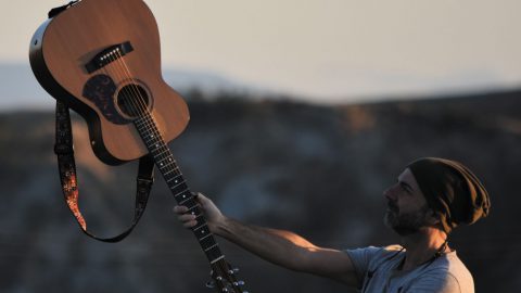 “Hanno tutti ragione”: il nuovo disco di Alberto Mons